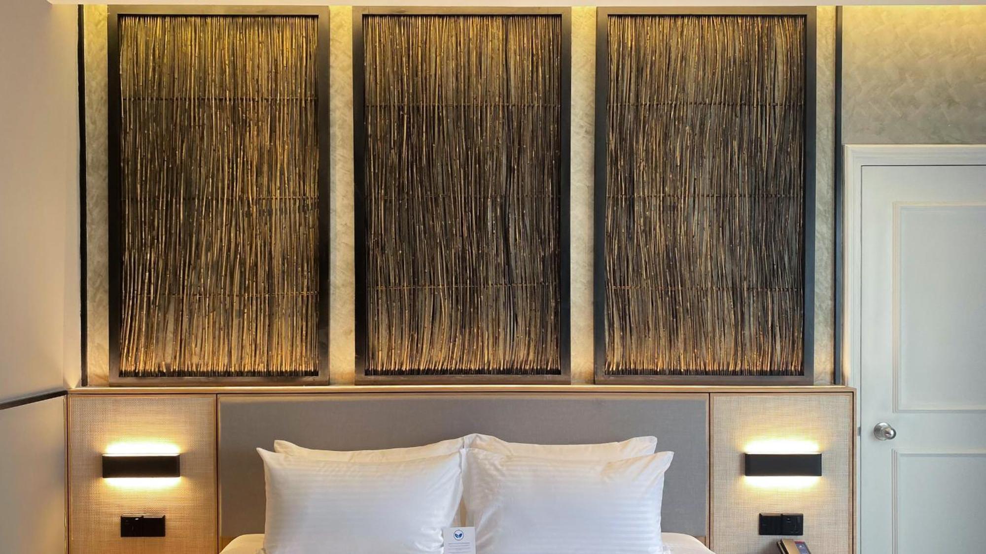 Hotel Royal Signature 吉隆坡 外观 照片 A wall mounted light