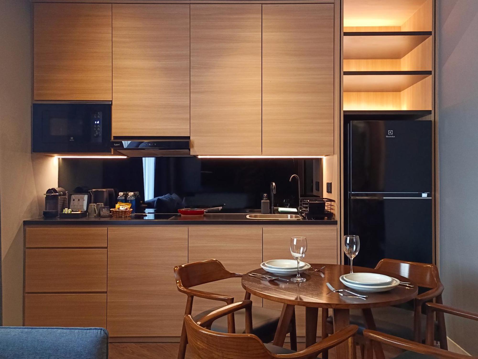 Hotel Royal Signature 吉隆坡 外观 照片 A kitchen in a serviced apartment in Singapore