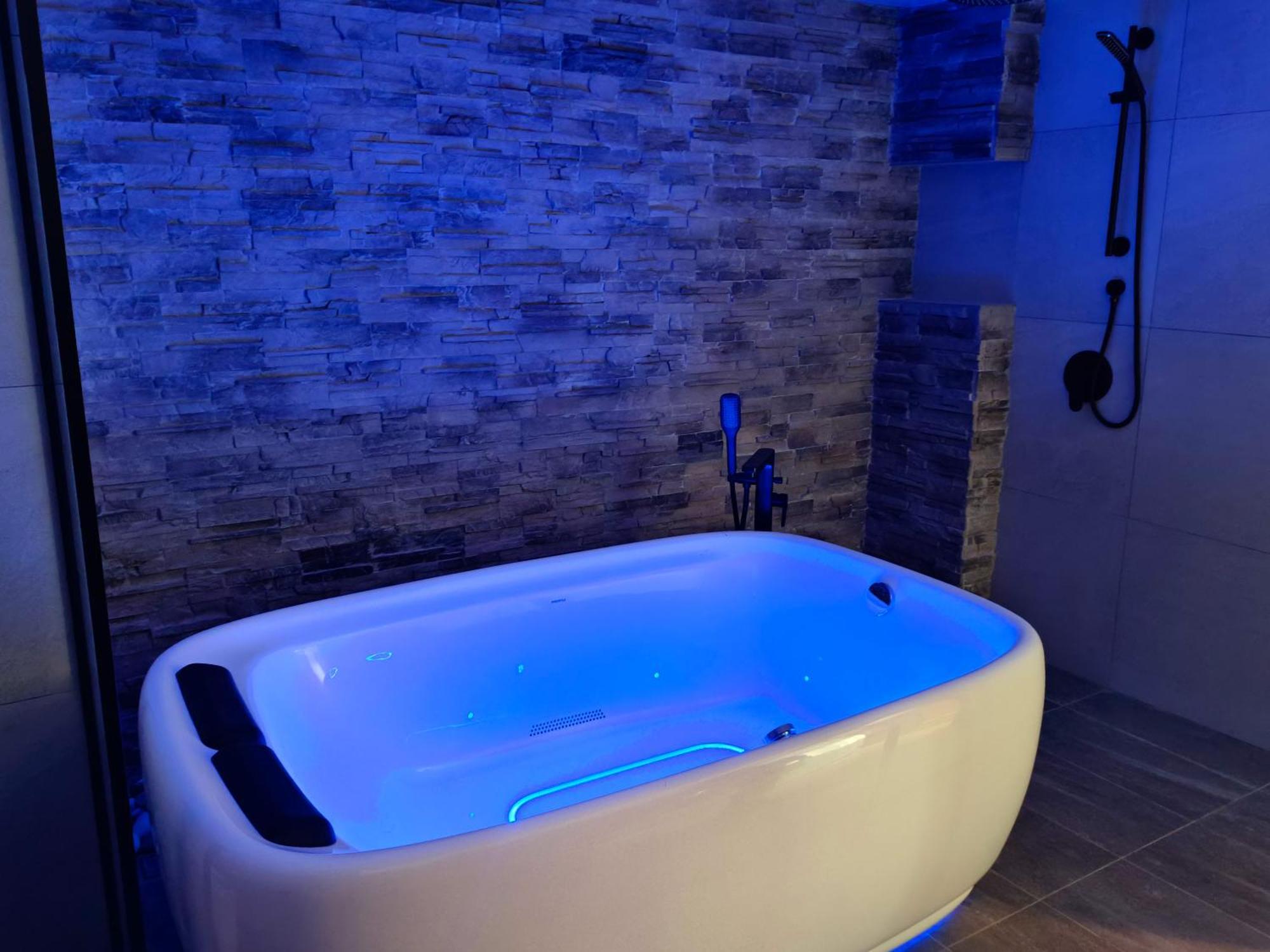 Hotel Royal Signature 吉隆坡 外观 照片 A sensory deprivation tank
