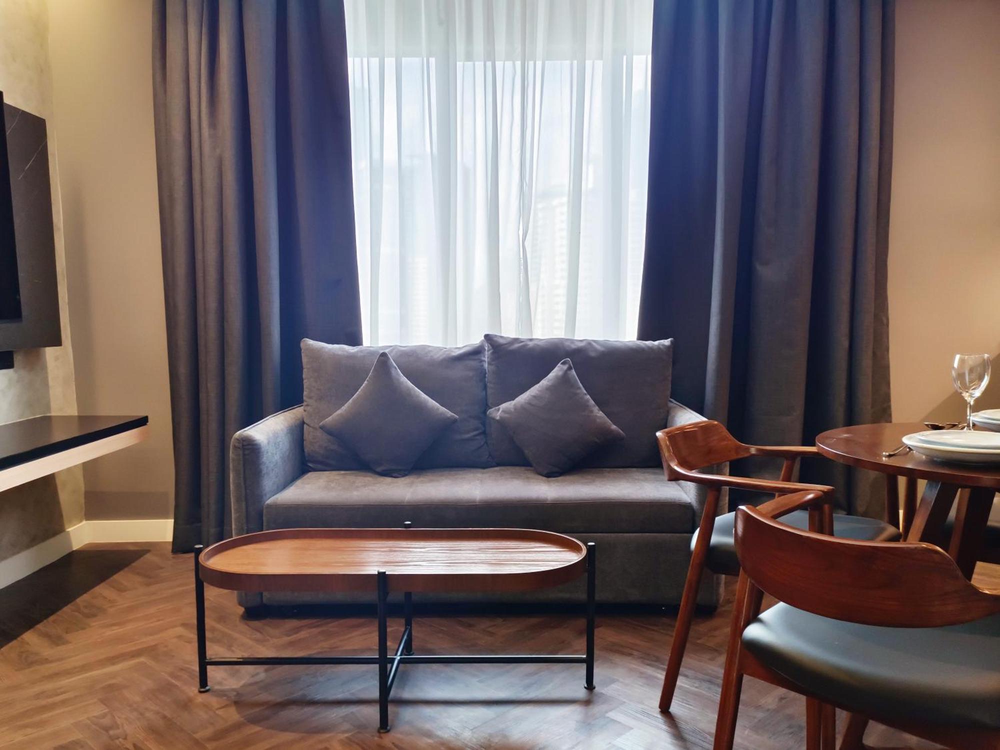Hotel Royal Signature 吉隆坡 外观 照片 A living room in a serviced apartment in London