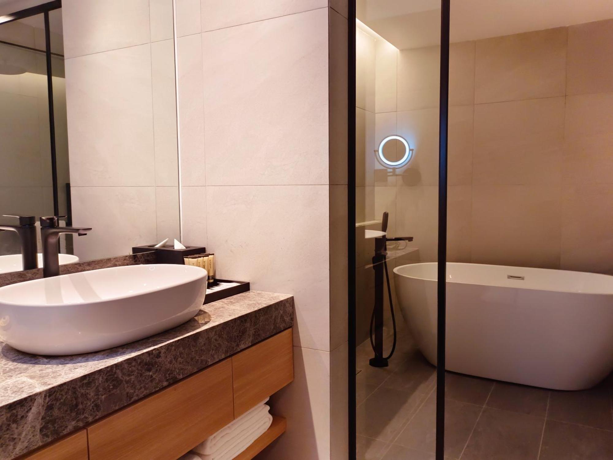 Hotel Royal Signature 吉隆坡 外观 照片 Bathroom of a Deluxe Room