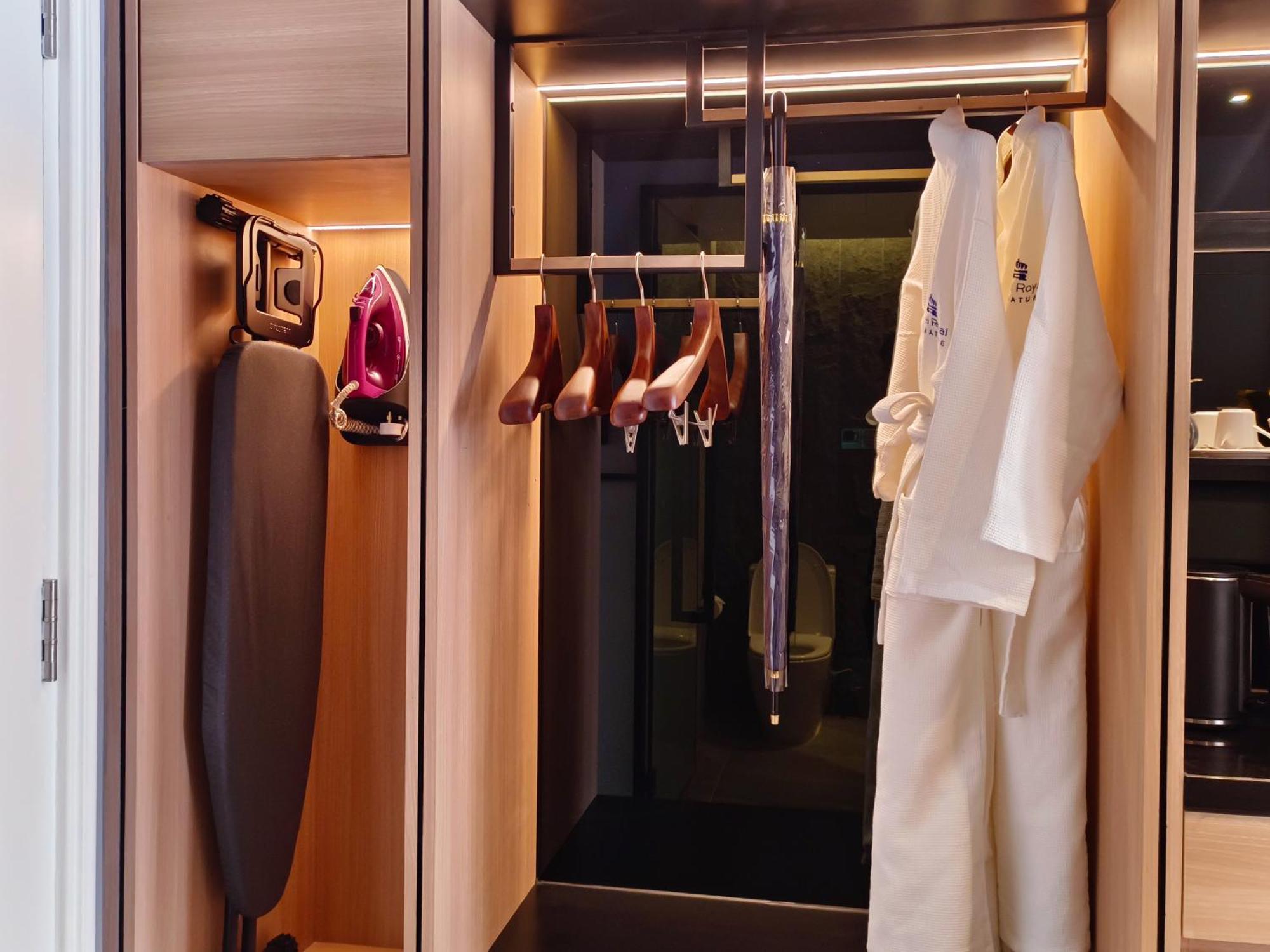 Hotel Royal Signature 吉隆坡 外观 照片 A wardrobe